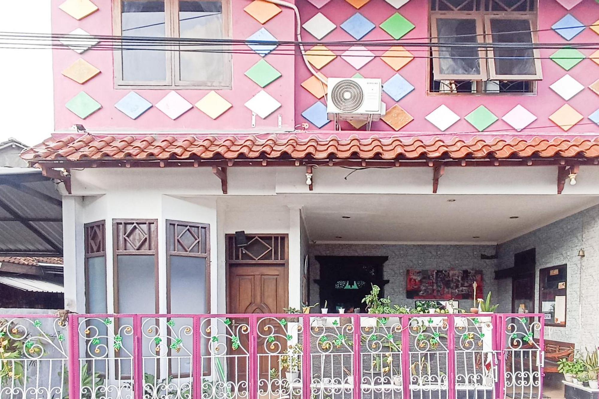 סלמן Trihakso Guest House Near Kaliurang Redpartner מראה חיצוני תמונה